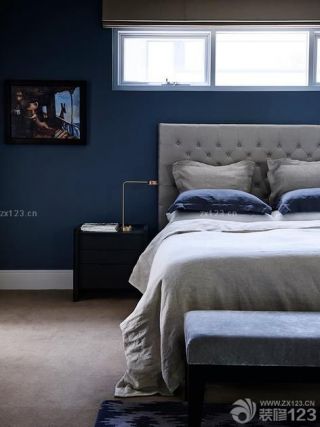 2025地中海风格卧室深蓝色墙面床头柜图片大全