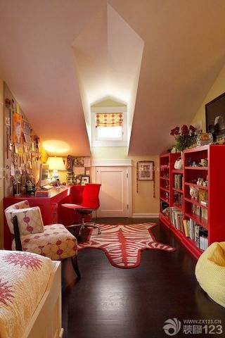 最新现代简约风格小阁楼书房装修效果图欣赏